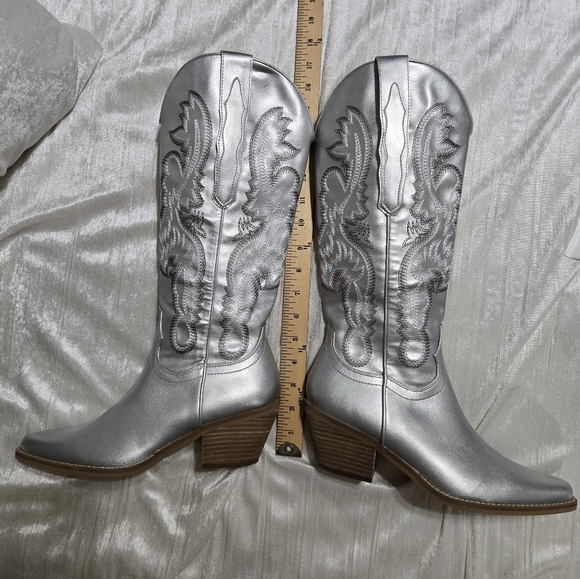 Silver Western-Style Women's Boots With Embrodery Size 8 EUC By Ccoco - Picture 6 of 14